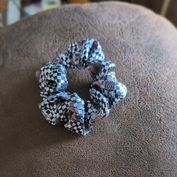 1$ Add On⭐ Lol Dolls Scrunchie - Picture 1 of 2